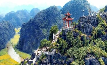 Ha Noi 1N – Ha Long Bay Cruise 1N – Da Nang 2N – Ho Chi Minh City 2N